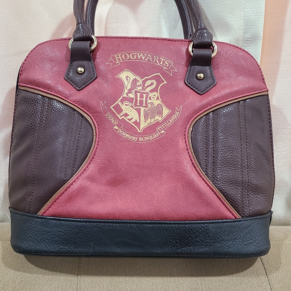 Harry Potter Gold Hogwarts Crest Print Hand Bag Gem